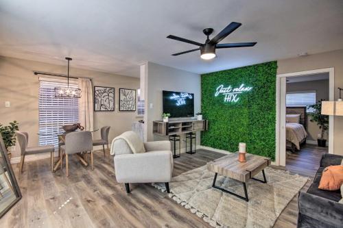 Hou Apartment - Walk To Restaurants And Shops!