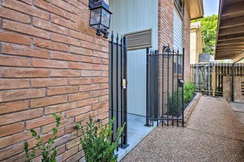 Hou Apartment - Walk To Restaurants And Shops!