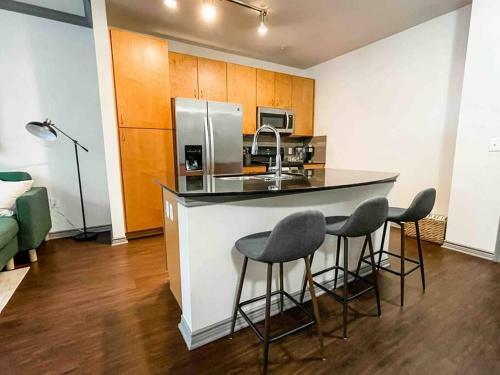 Cozy Apartment With Pool - Energy Corridor Gem