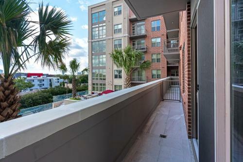 Buffalo Bayou Apartments By Barsala