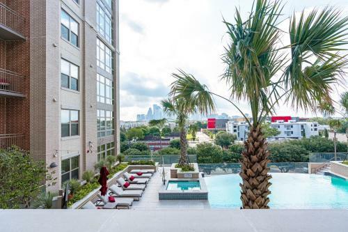 Buffalo Bayou Apartments By Barsala