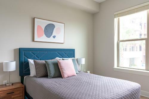 Buffalo Bayou Apartments By Barsala