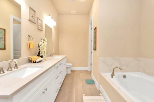 Luxurious Houston Galleria Living