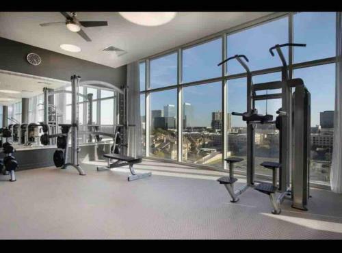 Apartamento Upscale & Luxurious 2 Bedroom Condo! River Oaks!
