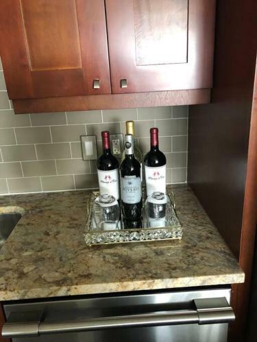 Apartamento Upscale & Luxurious 2 Bedroom Condo! River Oaks!