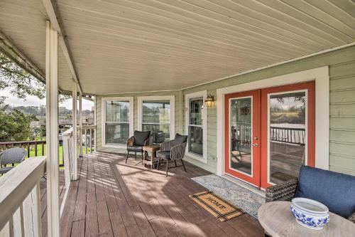 Waterfront San Jacinto River Home, Boat Slip