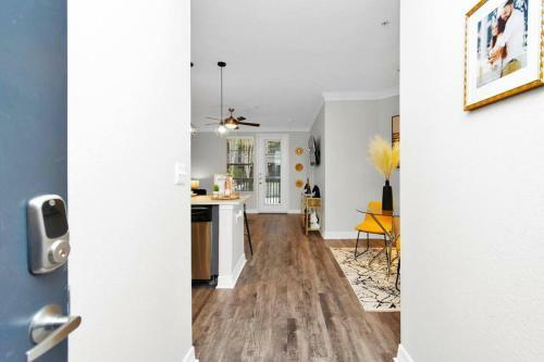 Apartamento Cosmopolitan Apt W/pool,parking,kingbed/ Walk2 Nrg