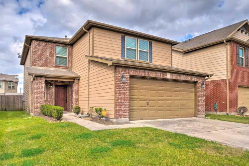 Spacious Texas Home About 10 Mi To Dtwn Houston!