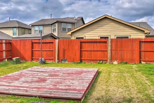 Spacious Texas Home About 10 Mi To Dtwn Houston!