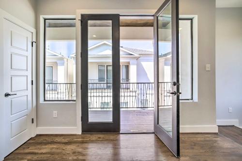 Chic, Modern Houston Townhome In Museum Park!