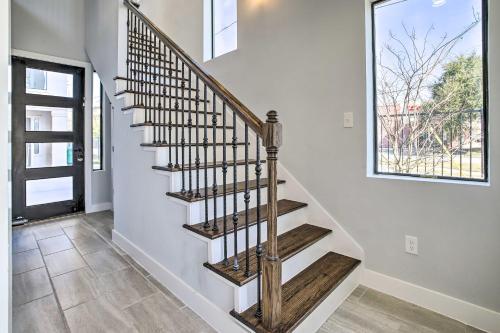 Chic, Modern Houston Townhome In Museum Park!