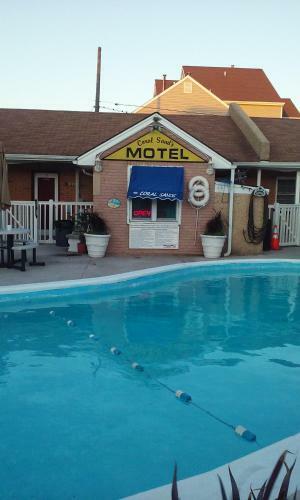 Coral Sands Motel