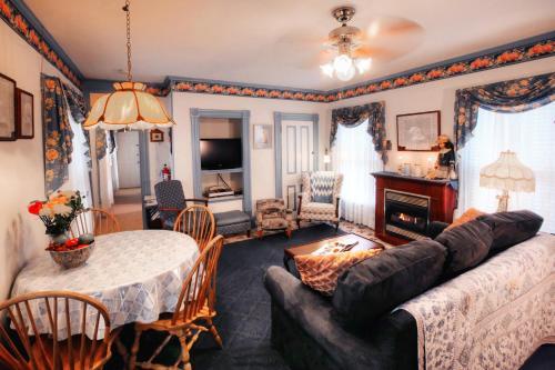 Hostal Antoinette's Guest Apartments/suites