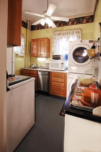 Hostal Antoinette's Guest Apartments/suites