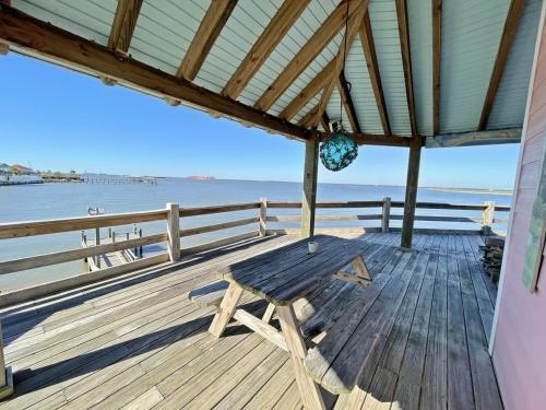 Beach House On The Bay Home