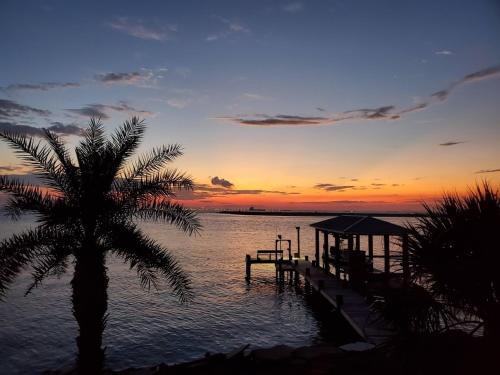 Beach House On The Bay Home