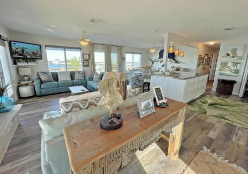 Beach House On The Bay Home