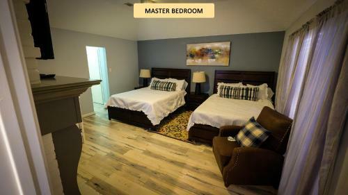 Spacious Richmond Sleeps 10 Patio On Golf Course - Rock Fence