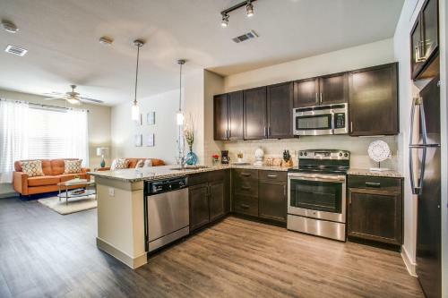 Convenient Location Warm And Cozy Apartment