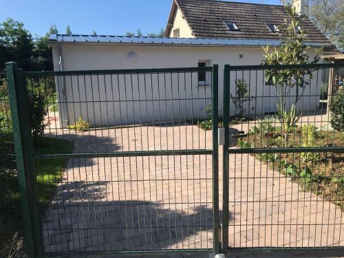 Maison Blanche En C�te de Nacre