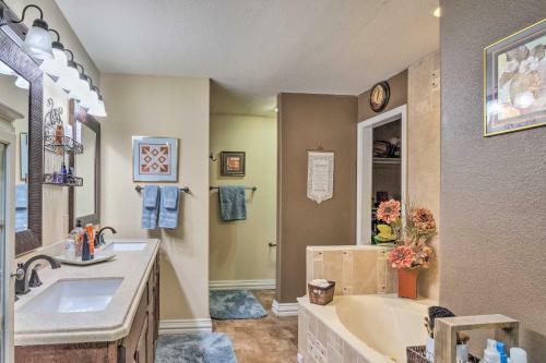 Spacious Salado Home With Hot Tub, Creek Access