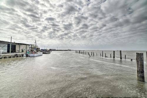 Seadrift Cottage With Deck - 5 Blocks To Hynes Bay!