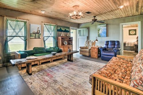 Rustic Getaway With Grill - On San Antonio Bay!