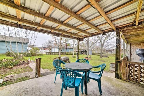 Rustic Getaway With Grill - On San Antonio Bay!