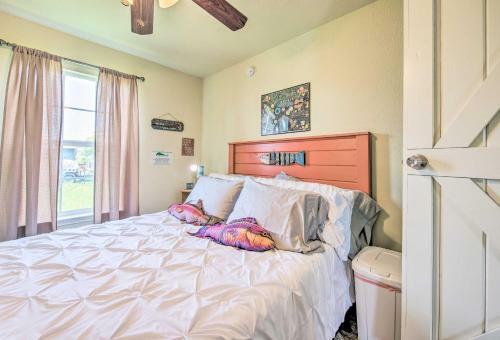 Seadrift Home With Deck And Grill - 5 Blocks To Bay