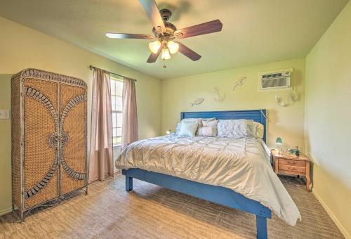 Seadrift Home With Deck And Grill - 5 Blocks To Bay