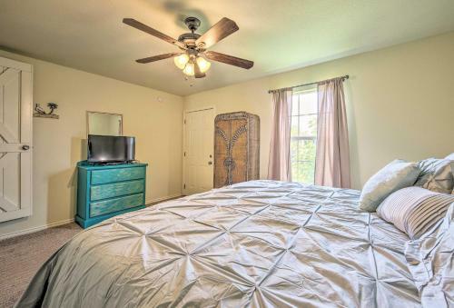 Seadrift Home With Deck And Grill - 5 Blocks To Bay
