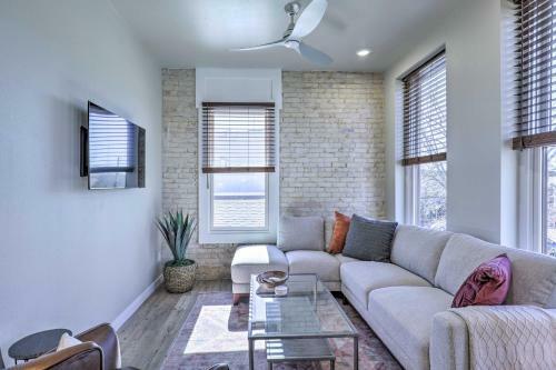 Apartamento Sleek, Newly Updated Downtown San Marcos Apt!