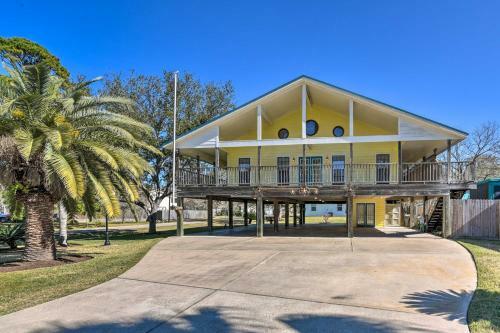 Seabrook Retreat With Wraparound Deck And Patio!