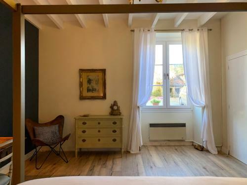 Beautiful 2-bed Manor House Gite In Mauprevoir