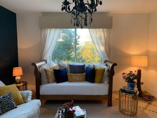 Beautiful 2-bed Manor House Gite In Mauprevoir