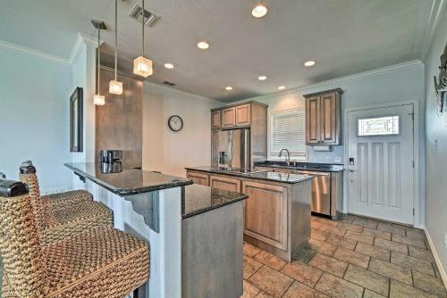 Waterfront Rockport Home With Dock And 2 Kayaks!