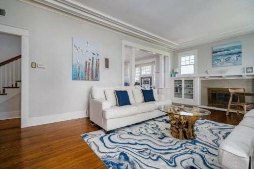 Remodeled Historic Rockport Home With 2 Masters