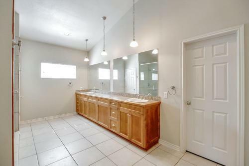 Villa Lake Mcqueeney 10 Bed/16 Person Home!!