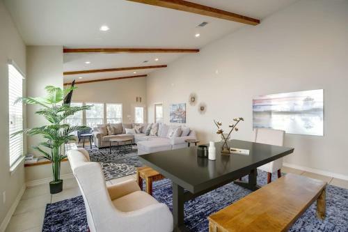 Villa Lake Mcqueeney 10 Bed/16 Person Home!!