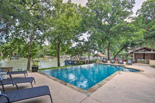 Seguin Riverside Paradise With Pool And Rooftop Deck!