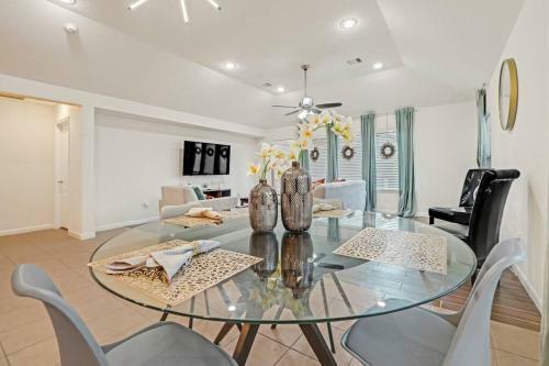 Beautiful & Cozy Vacation Home In Spring Texas.