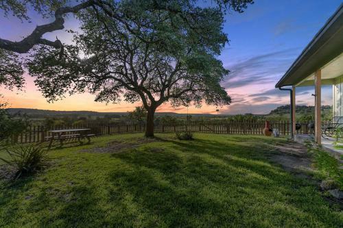 Cottage At Twin Oaks