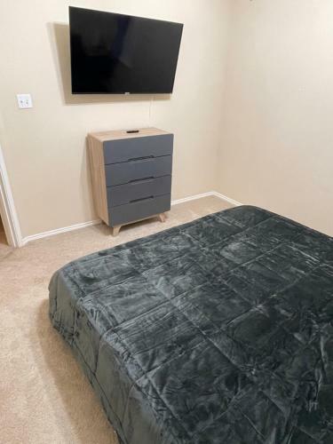 Modern 3br House - Game Room, Office, Backyard