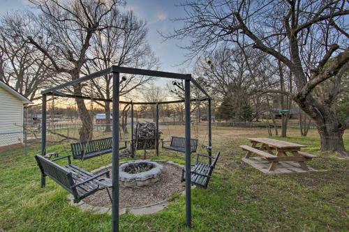 Serene Home With Yard, On Cedar Creek Reservoir