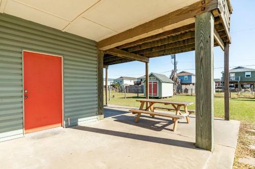 Casa de Las Olas - Huge Fenced Yard, Massive Outdoor Shower, Great Breezes From Deck!
