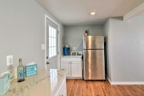 Bright And Breezy Home 4 Blocks To Beach!