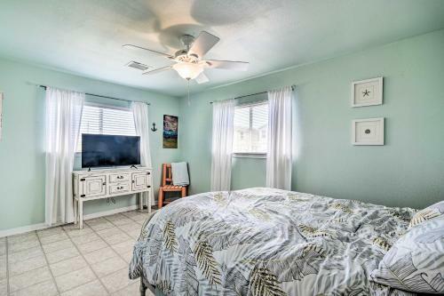 Surfside Beach Hideaway With Private Yard!