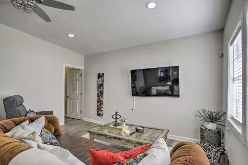 Pet-friendly Cottage, 3 Blocks To Main St!