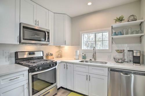 Pet-friendly Cottage, 3 Blocks To Main St!