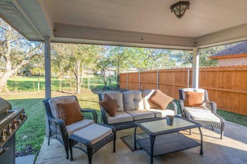 Home On The Prairie A Cheerful 3br 2bt W Big Yard